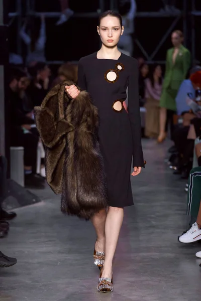 Look 76